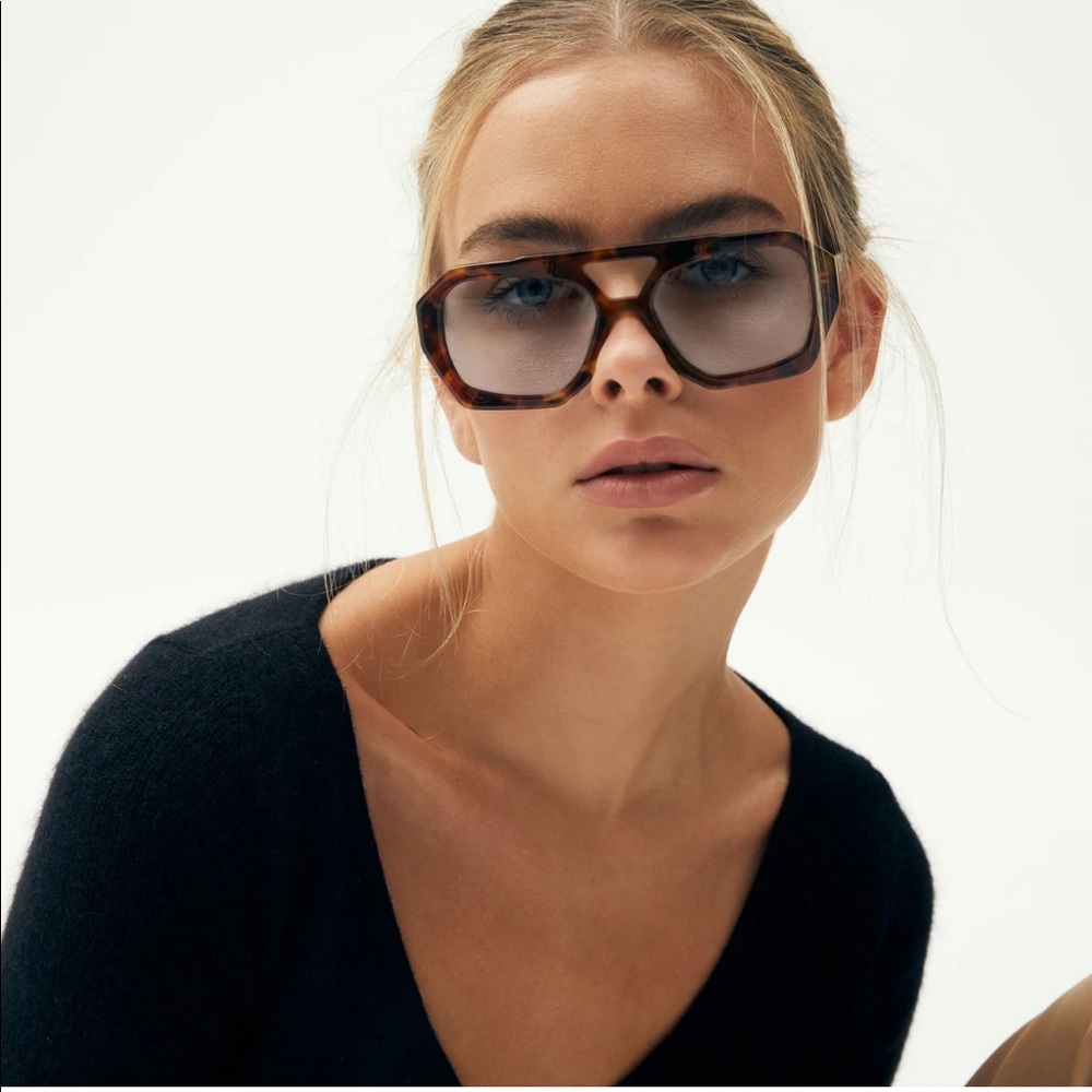 NWT VEHLA EYEWEAR ‘RIVER’ IN TORT/SKY